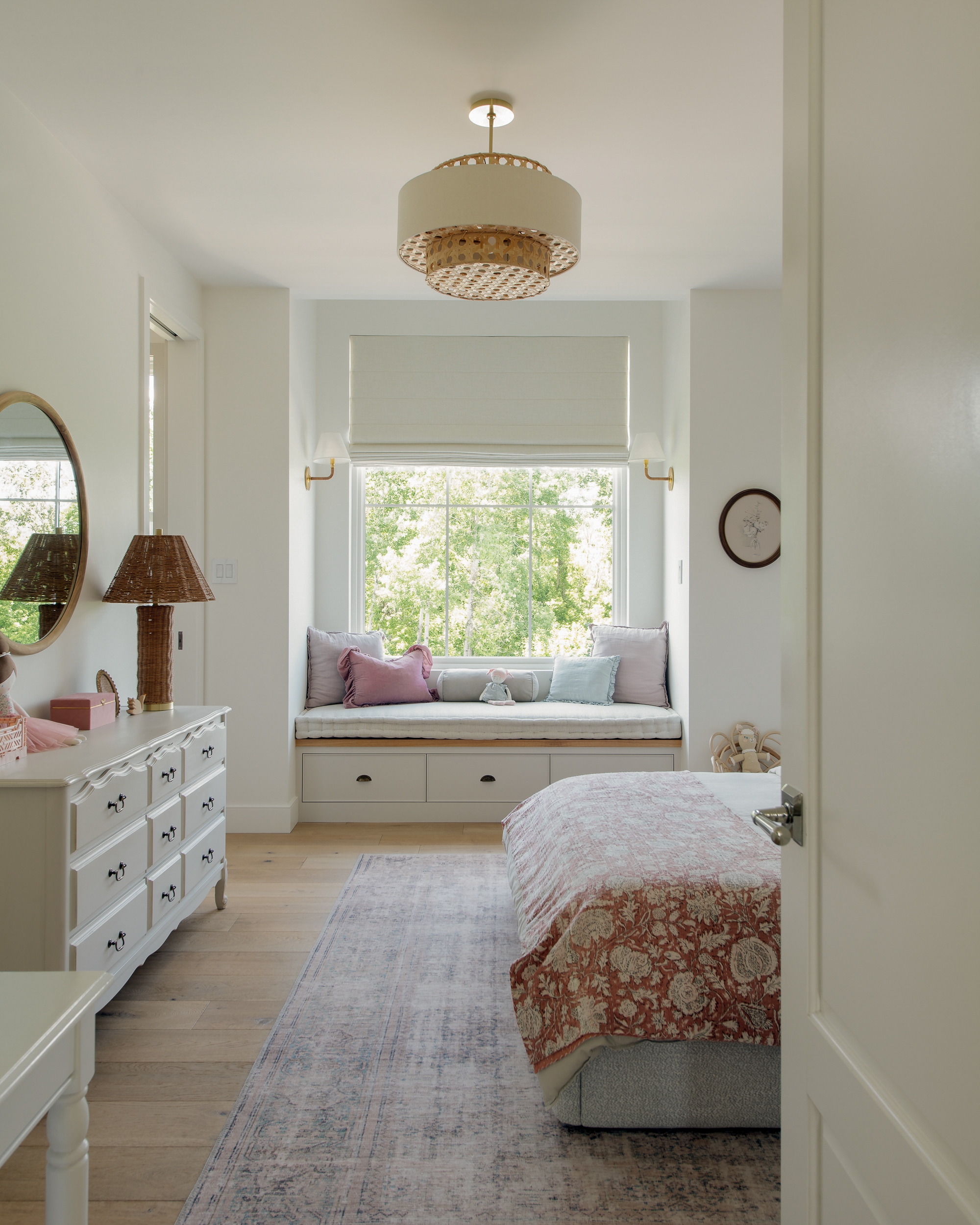 girl's bedroom design and decor inspiration